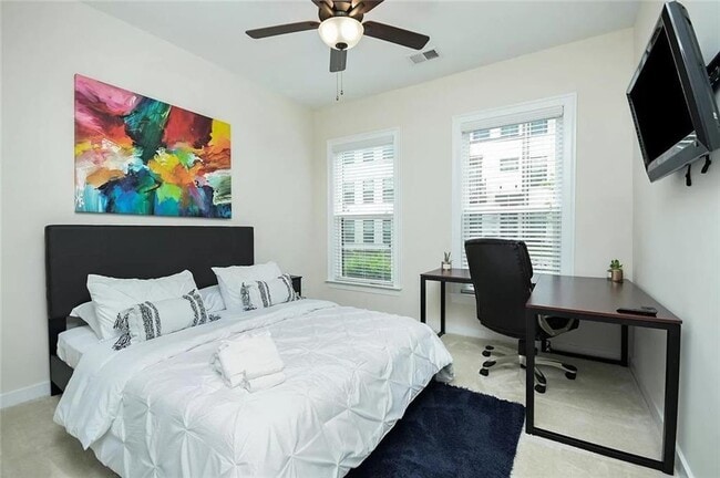 Building Photo - 2048 Holtz Ln