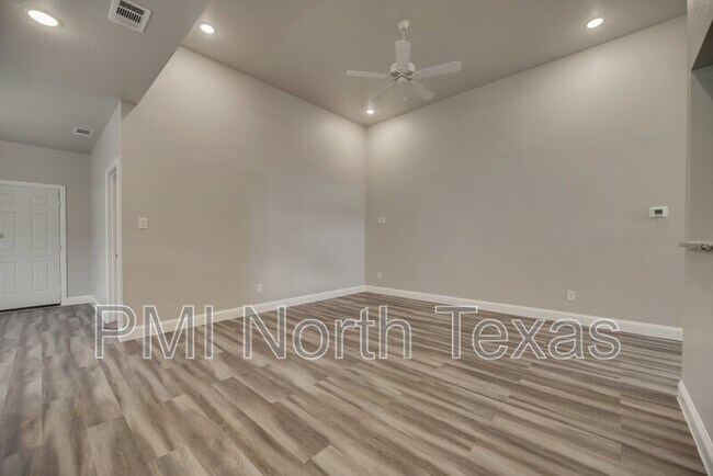 Building Photo - 1518 Walworth St