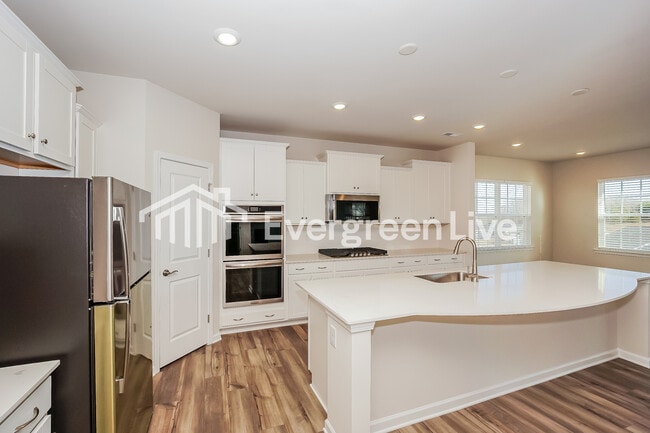 Building Photo - 6508 Fairfax Ct