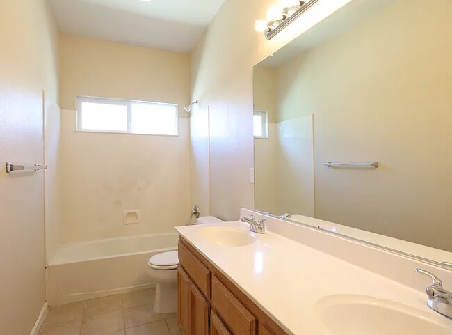 Building Photo - New Renovation* Prestigious Spacious 4 Bedroom