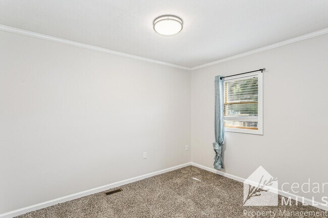 Building Photo - EXTRAORDINARY historic rental opportunity in Delano!!!!!! Move in Special!