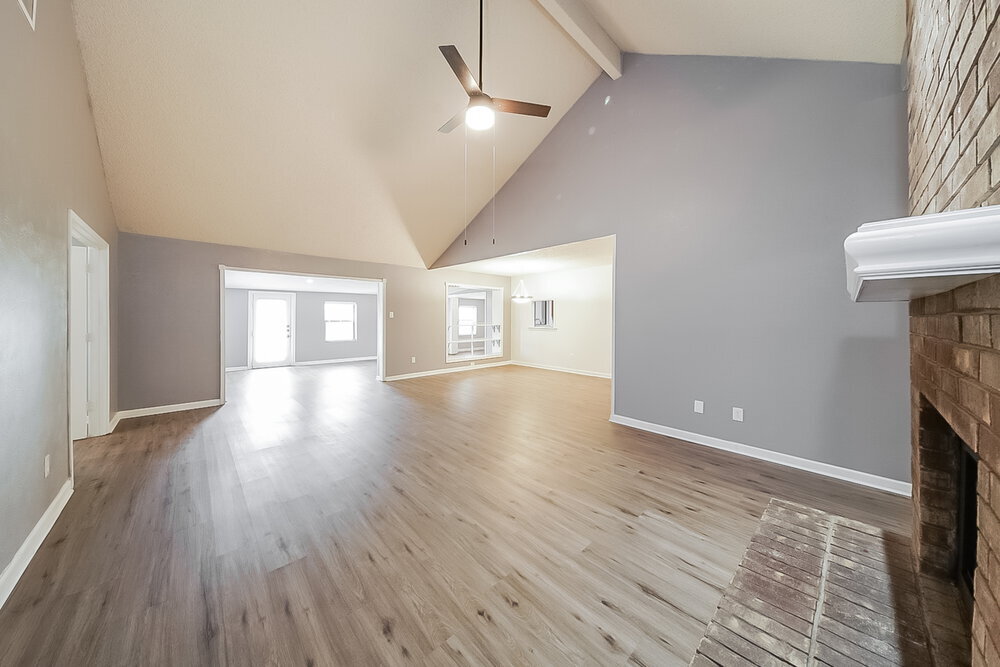 Building Photo - 940 Holly Ln