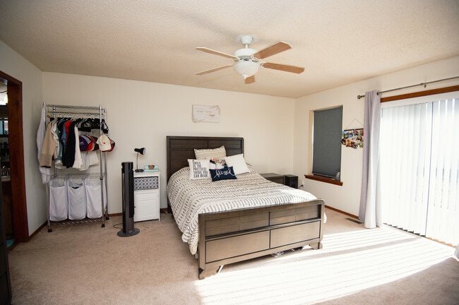 Building Photo - 4901 N Rogers Dr