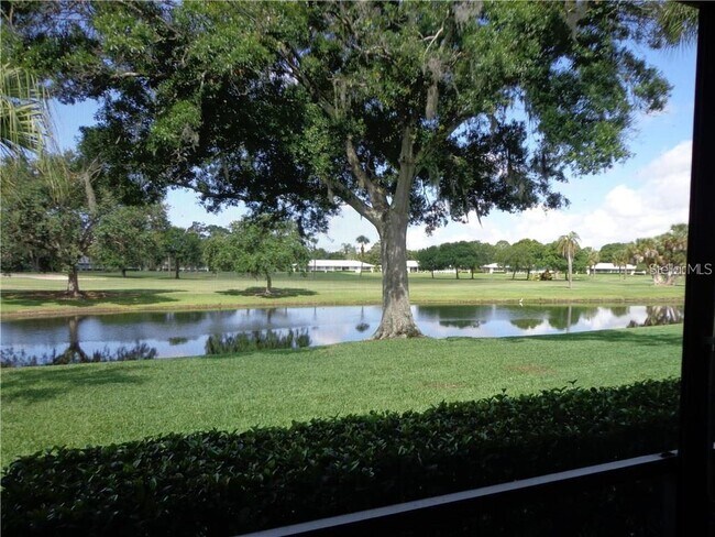 Building Photo - 7070 Fairway Bend Ln