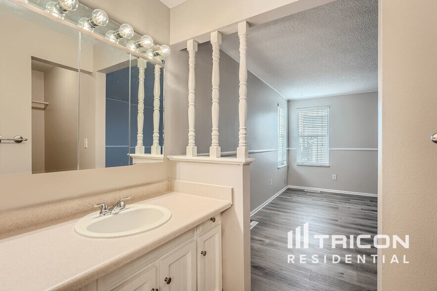 Building Photo - 5354 S Telluride Way