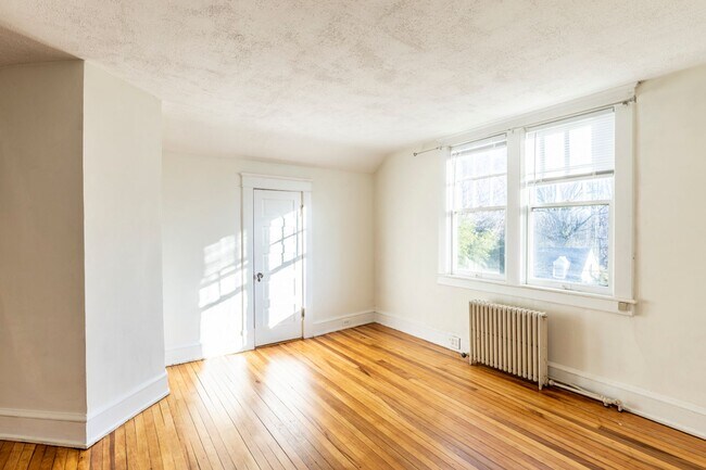 Building Photo - 213 Todd Ave