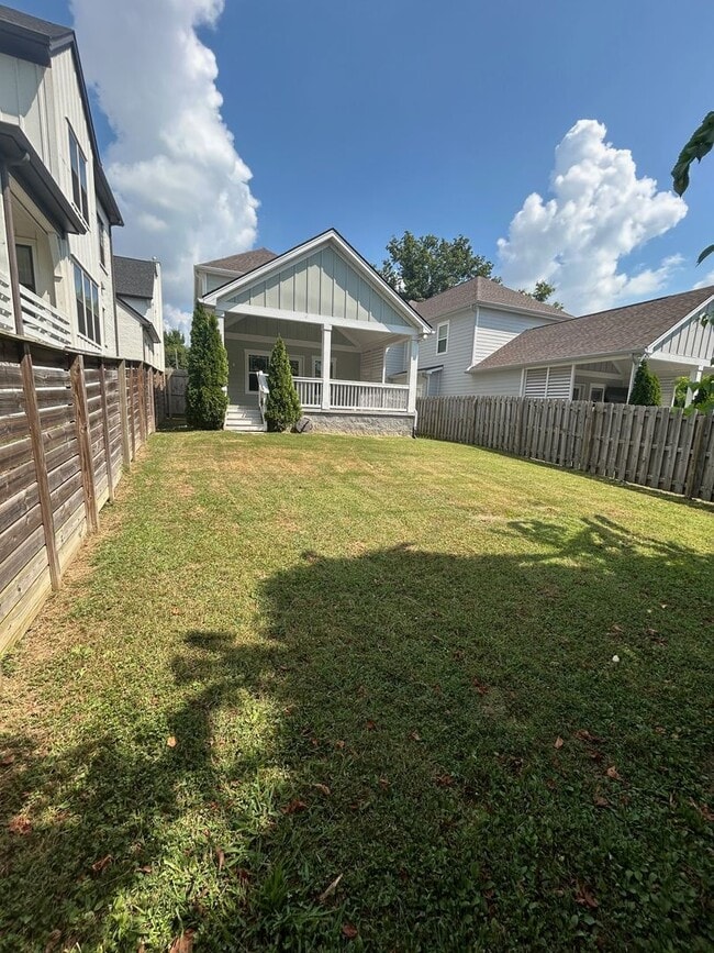 Building Photo - 835 Gale Ln