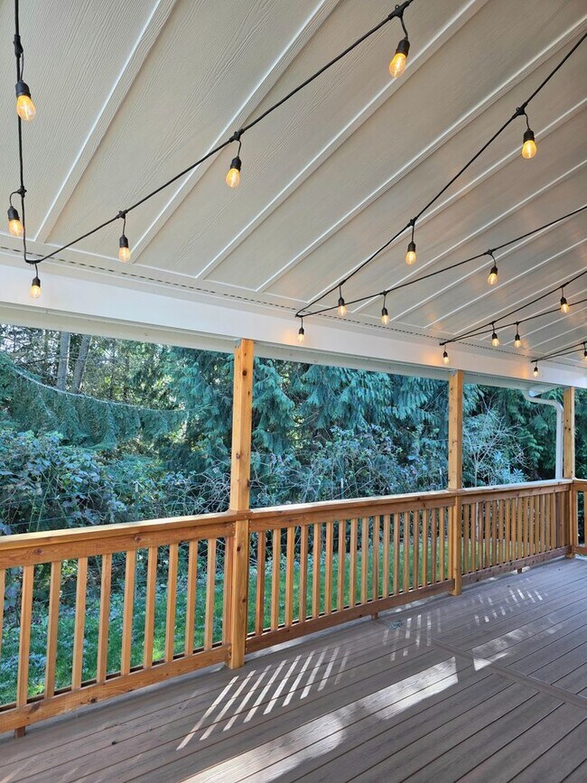 Building Photo - Auburn west hill 4 bedroom and 3 bathroom well maintained home.  Available NOW!