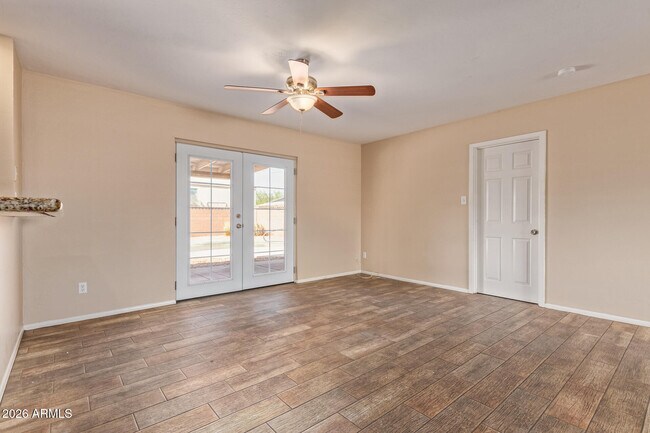 Building Photo - 312 E Hermosa Dr