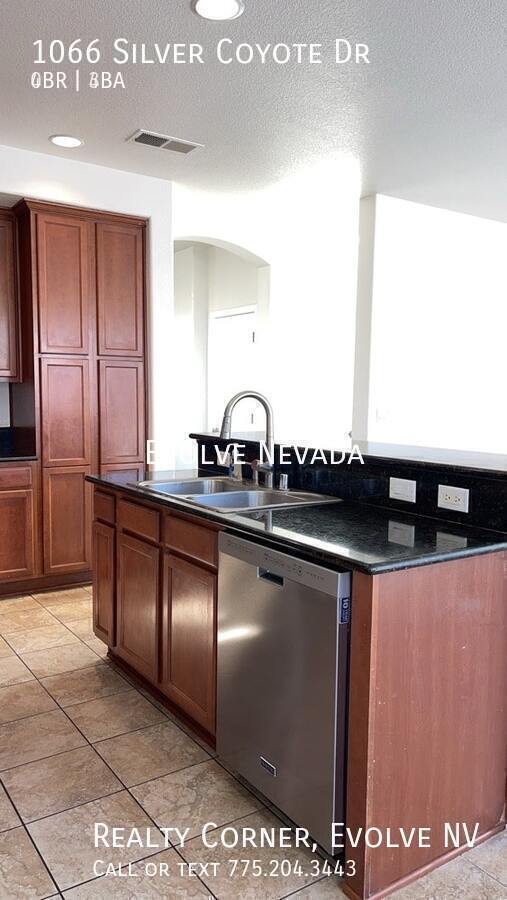 Building Photo - 1066 Silver Coyote Dr