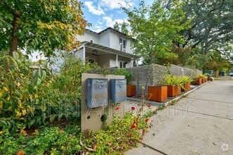 Building Photo - 1092 Kirkwood Ave SE