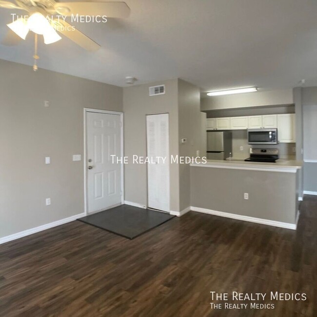 Building Photo - Charming 2-Bedroom Condo for Rent in Metro...