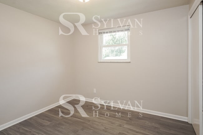 Building Photo - Remarkable Value. Unbeatable Location!