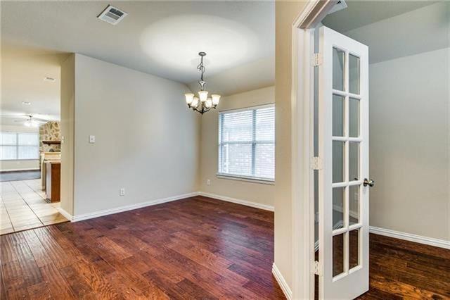 Building Photo - 811 Creekside Dr