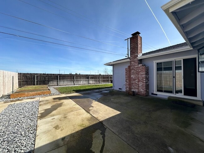 Building Photo - A place to Call Home in Westwood Manor!