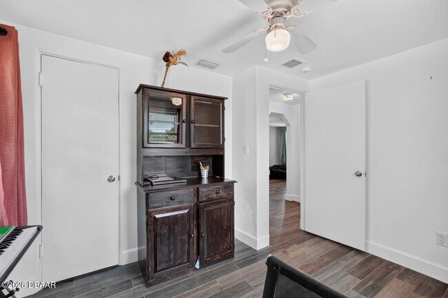 Building Photo - 277 Debary Dr