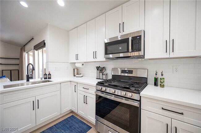 Building Photo - 2548 Tumble Brook Dr