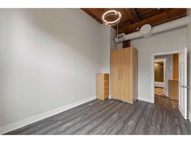 Building Photo - 400 N 1st St