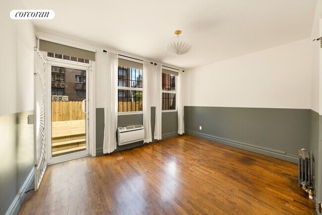 Building Photo - 120 E 19th St