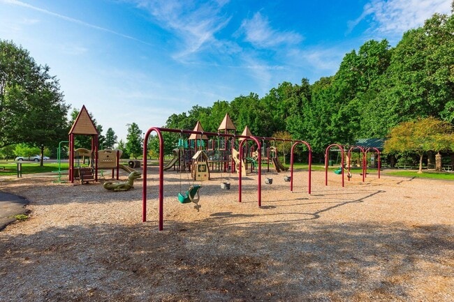 Building Photo - 532 Radcliff Dr