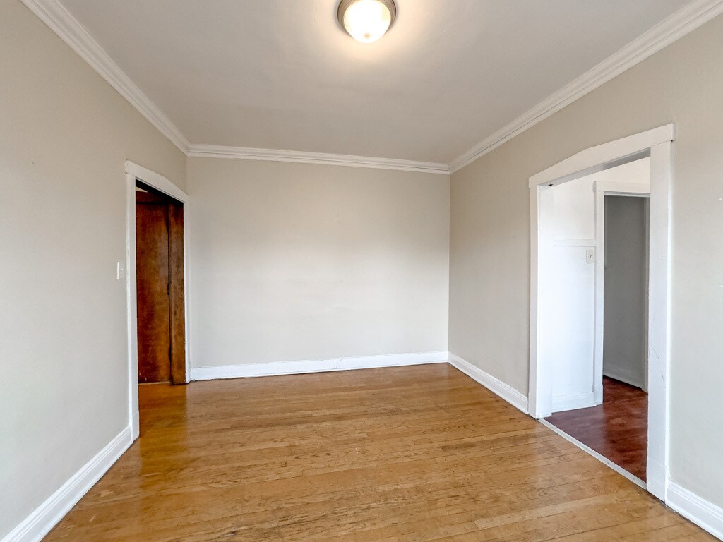 Building Photo - 4404 N Winchester Ave