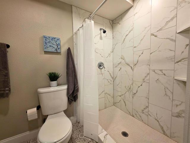 Building Photo - 3913 Chenault St