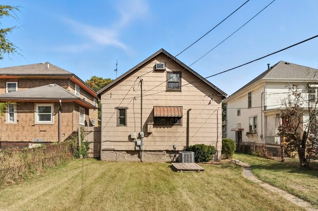 Building Photo - New THREE BED listing in Fort Wayne!