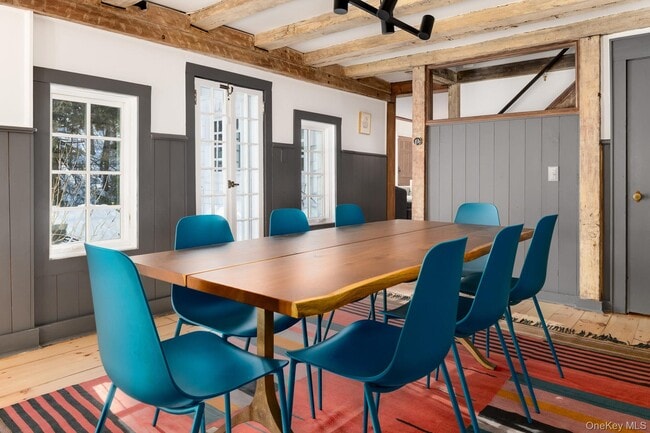 Building Photo - 291 Roaring Brook Rd