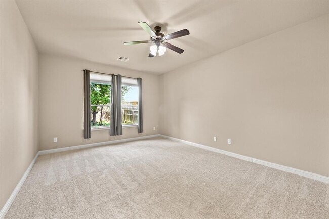 Building Photo - 808 Middle Creek Dr