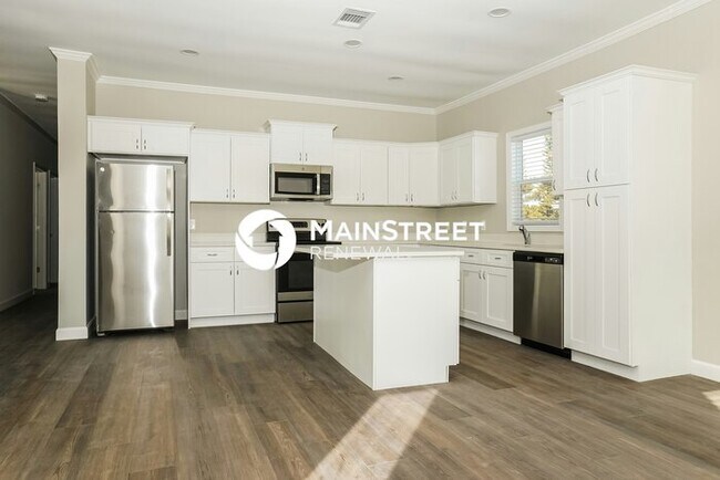 Building Photo - 4 Bedroom Pet-Friendly Home in North Port, FL with Main Street Renewal