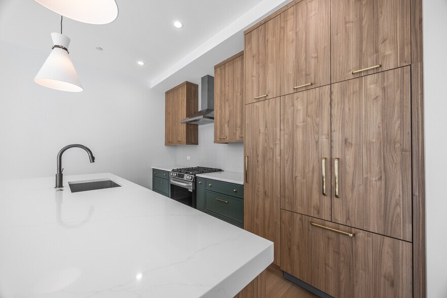 Building Photo - 1610 W Grand Ave