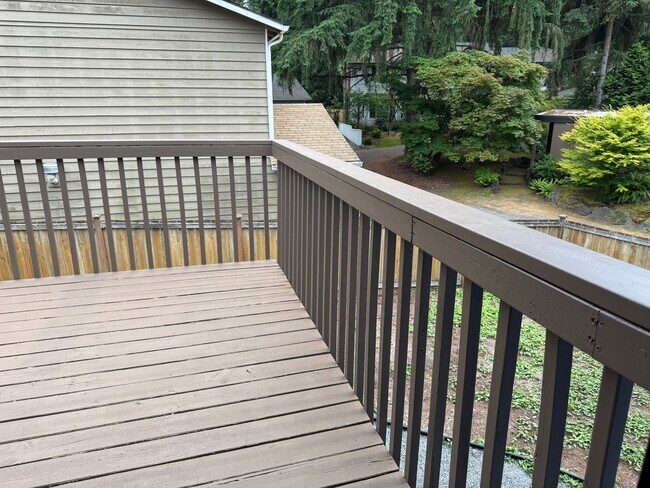 Building Photo - Quiet, N.Seattle neighborhood - duplex