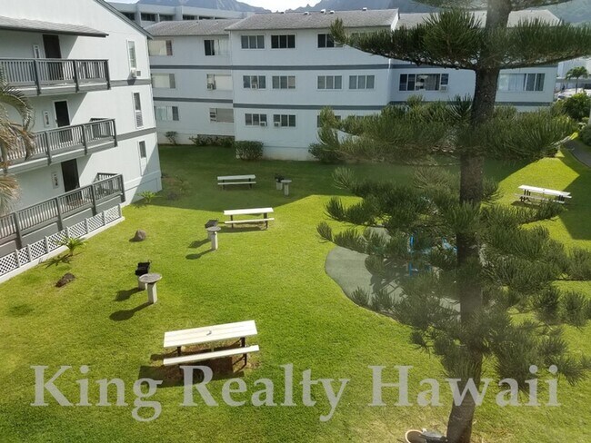 Building Photo - ** VERY CLEAN & RECENTLY UPGRADED 2 br / 1 ba / 2 prkg. A Must See!!**