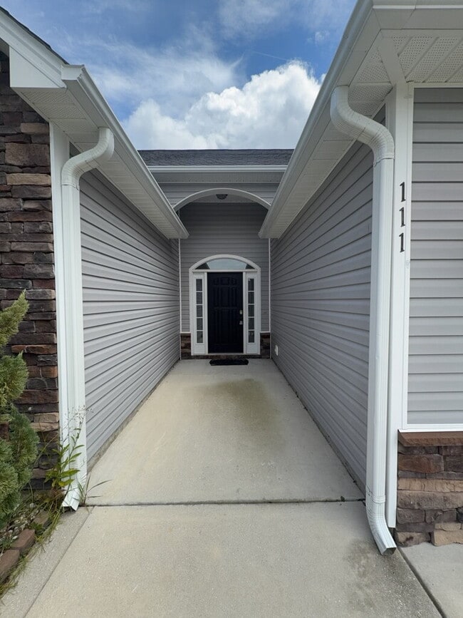 Building Photo - 111 Cavalier Dr