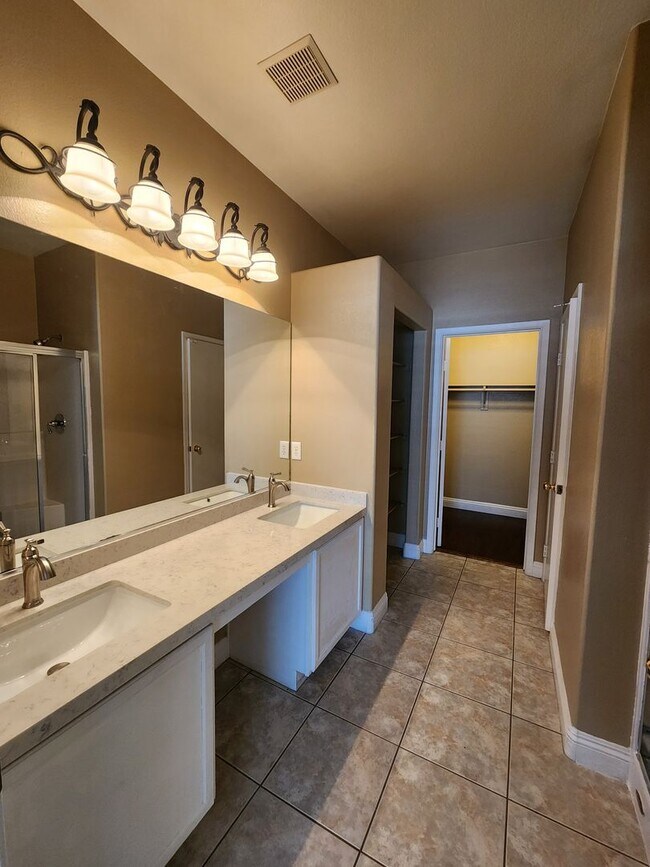 Building Photo - A Fabulous 3 Bedroom Townhome In North Las Vegas