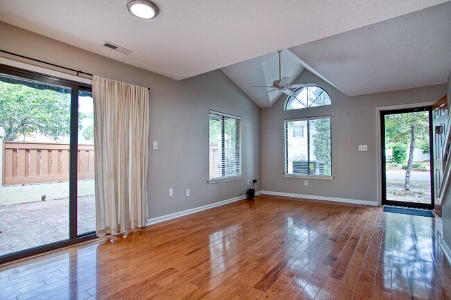 Building Photo - 617 13th Ave S