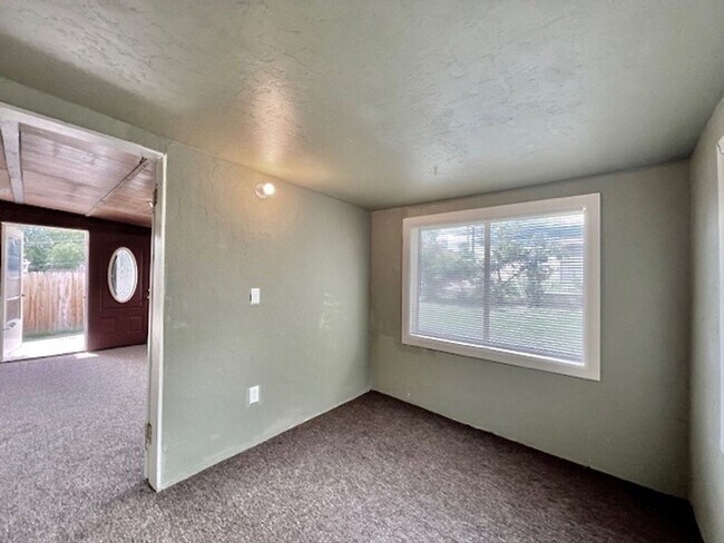 Building Photo - 920 E Cucharras St