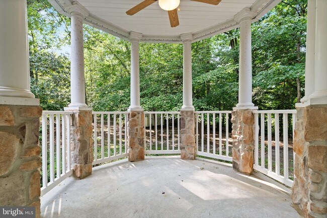Building Photo - 45105 Mill Creek Way