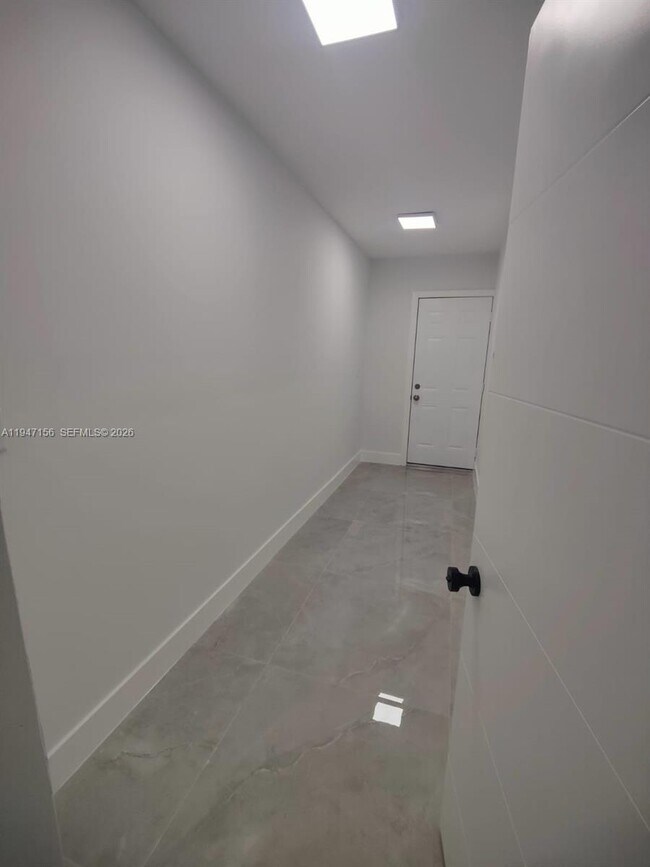 Building Photo - 5109 Banyan Ln