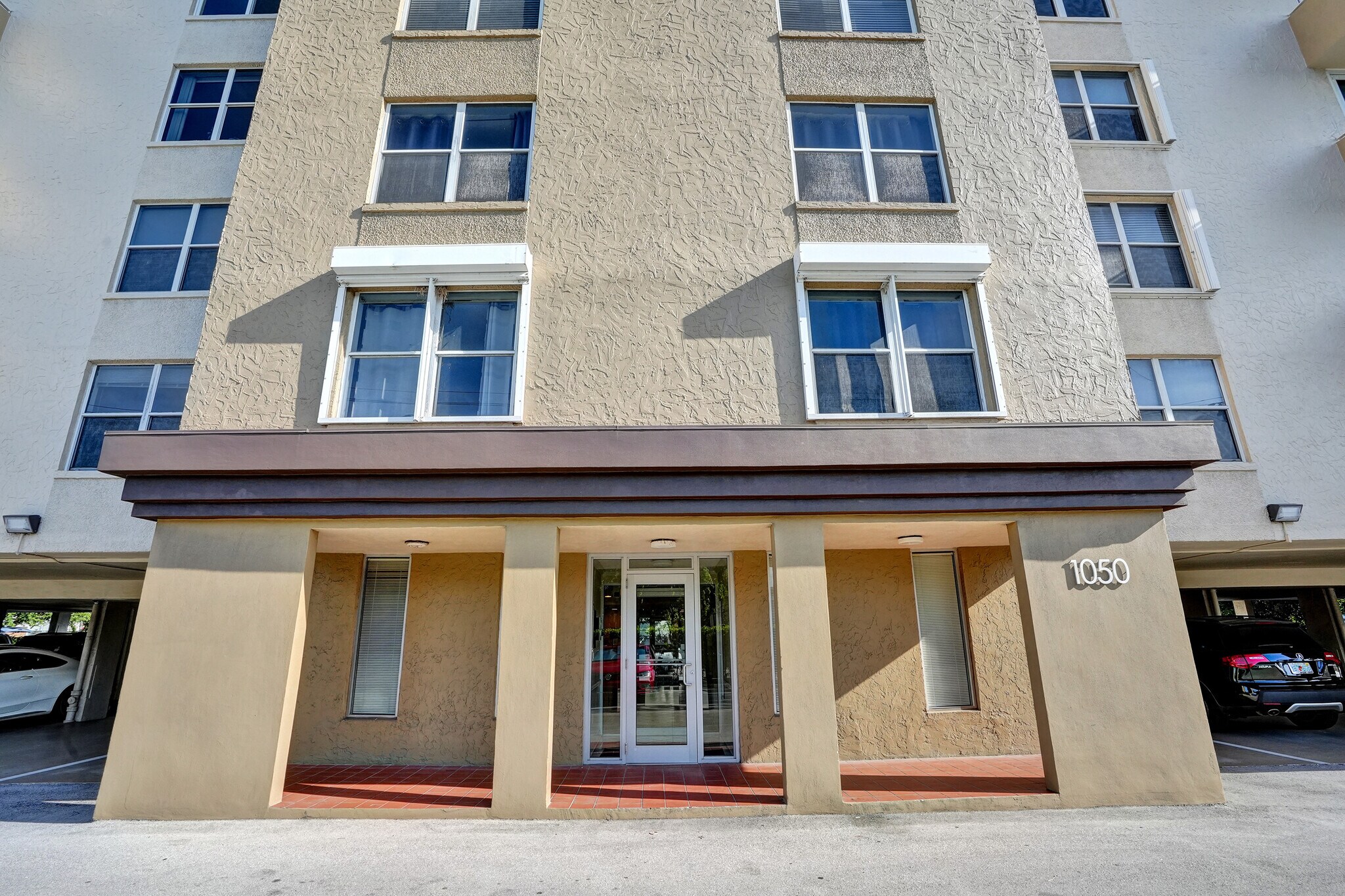 Building Photo - 1050 SE 15th St