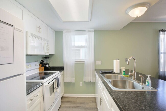 Building Photo - 606 Carolina Beach Ave S