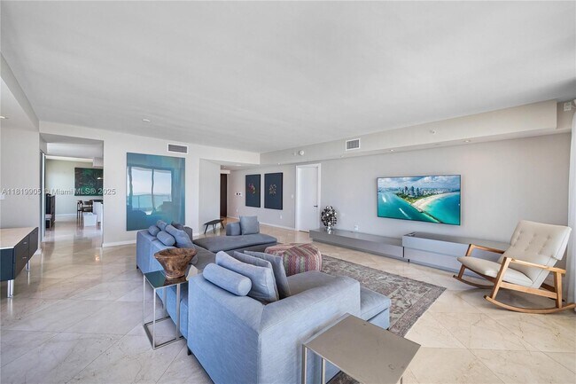 Building Photo - 1331 Brickell Bay Dr