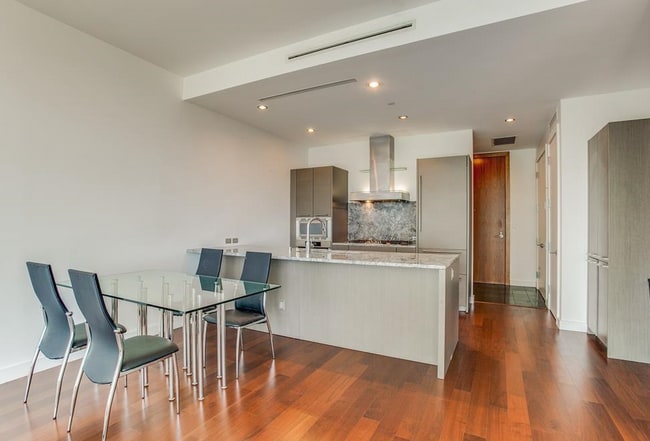 Building Photo - 2900 McKinnon-311.5