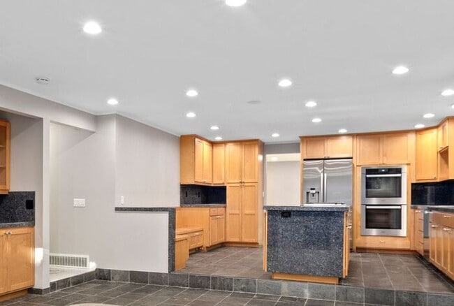 Building Photo - Stunning Private AIR CONDITIONED Dream Home in Coveted Bridal Trails