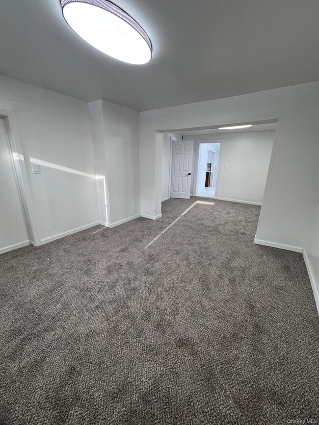 Building Photo - 20 Sycamore St