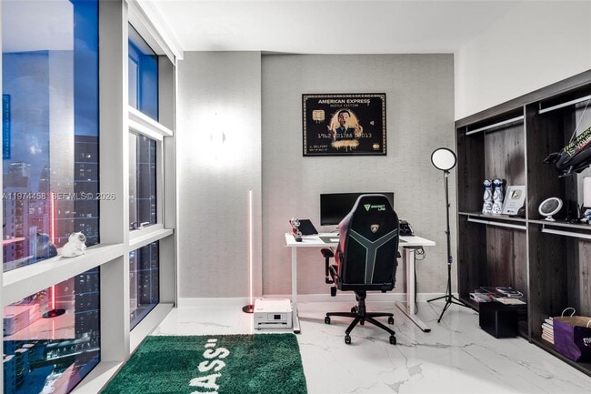 Building Photo - 851 NE 1st Ave