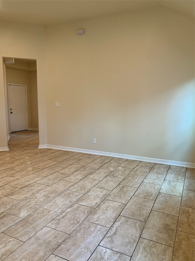 Building Photo - 14914 Darbydale Dr