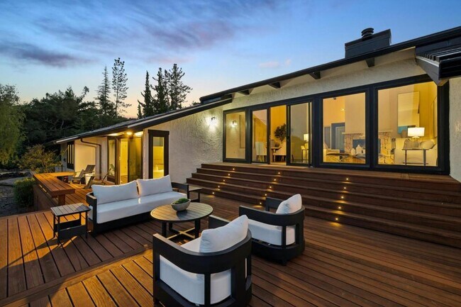 Building Photo - 6 Friars Ln