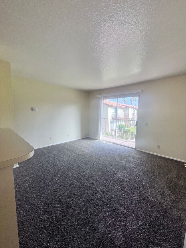 Building Photo - 3 Bedroom Condo in Mentone