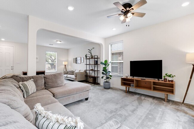Building Photo - Make Boerne your home!